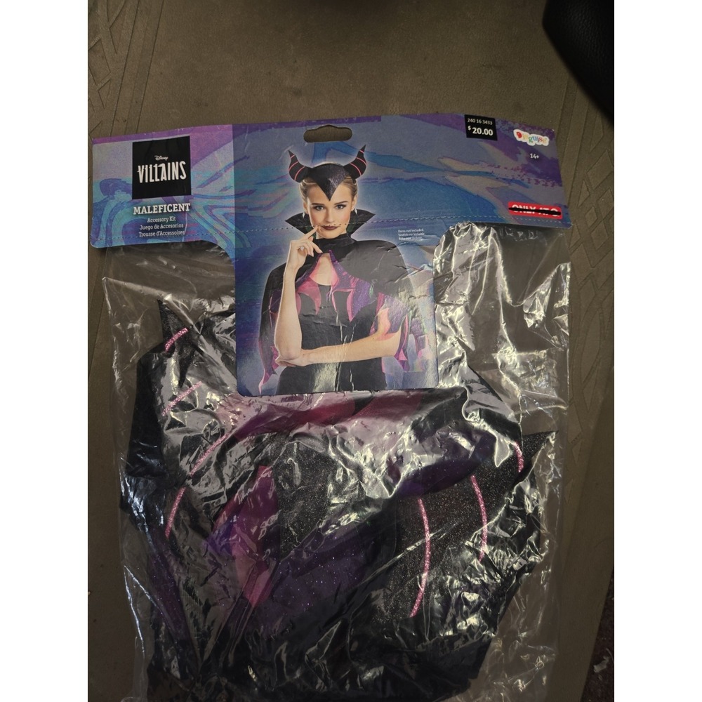 DISNEY VILLIANS MALEFICENT ADULT HALLOWEEN CAPE AND HEAD PIECE